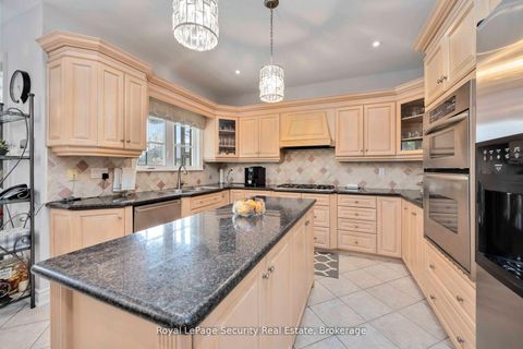 Photo 10 at 27 Gaydon Avenue, Pelmo Park W5, Toronto