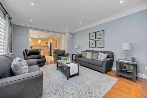 Photo 13 at 27 Gaydon Avenue, Pelmo Park W5, Toronto