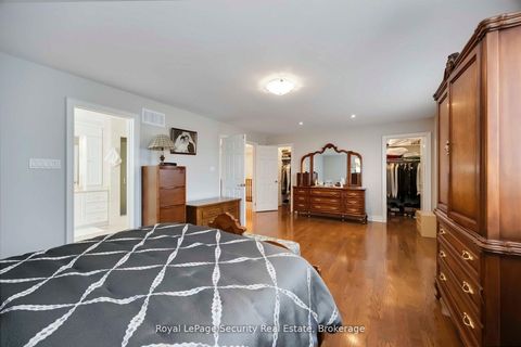Photo 17 at 27 Gaydon Avenue, Pelmo Park W5, Toronto