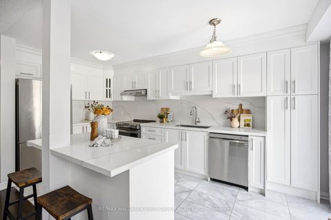 Photo 15 at 2405 Hill Rise Street, Windfields, Oshawa