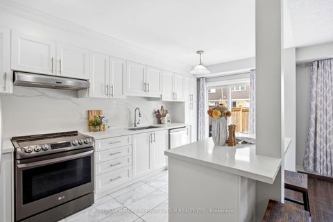 Photo 16 at 2405 Hill Rise Street, Windfields, Oshawa