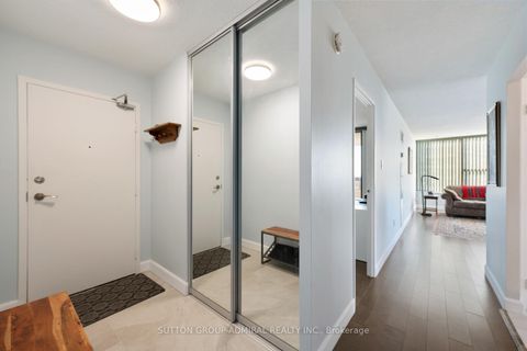 Photo 3 at 1502 - 100 Quebec Avenue, High Park North, Toronto