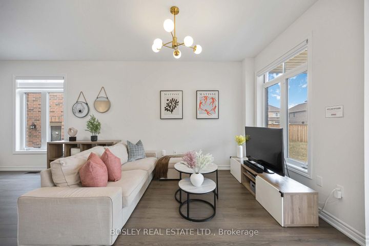 Photo 0 at 29 Ferragine Crescent, Bradford, Bradford West Gwillimbury