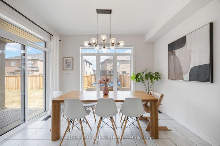 Photo 3 at 29 Ferragine Crescent, Bradford, Bradford West Gwillimbury