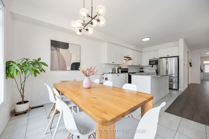 Photo 4 at 29 Ferragine Crescent, Bradford, Bradford West Gwillimbury