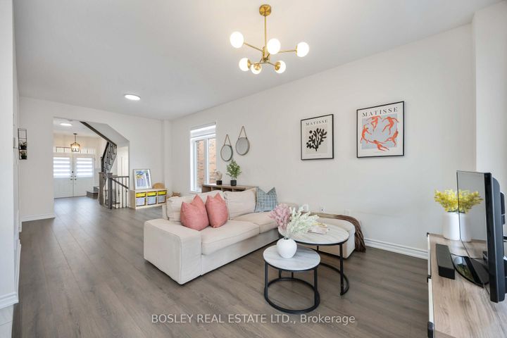 Photo 7 at 29 Ferragine Crescent, Bradford, Bradford West Gwillimbury