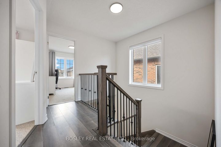 Photo 12 at 29 Ferragine Crescent, Bradford, Bradford West Gwillimbury