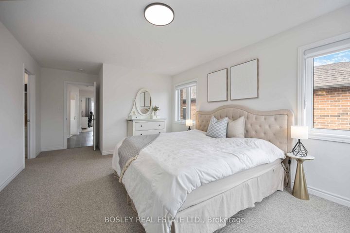 Photo 14 at 29 Ferragine Crescent, Bradford, Bradford West Gwillimbury