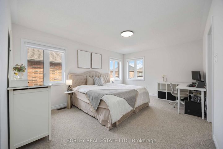 Photo 15 at 29 Ferragine Crescent, Bradford, Bradford West Gwillimbury