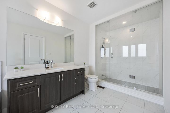 Photo 16 at 29 Ferragine Crescent, Bradford, Bradford West Gwillimbury