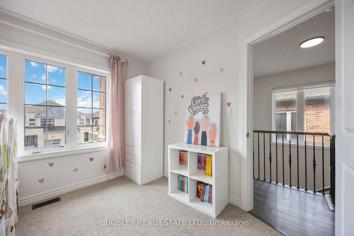 Photo 19 at 29 Ferragine Crescent, Bradford, Bradford West Gwillimbury