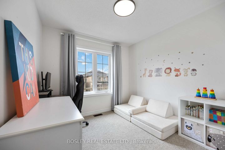 Photo 21 at 29 Ferragine Crescent, Bradford, Bradford West Gwillimbury