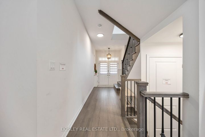 Photo 24 at 29 Ferragine Crescent, Bradford, Bradford West Gwillimbury