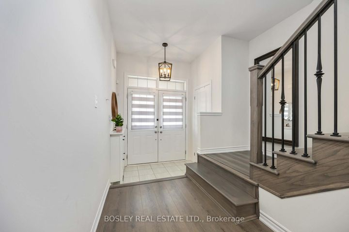 Photo 25 at 29 Ferragine Crescent, Bradford, Bradford West Gwillimbury