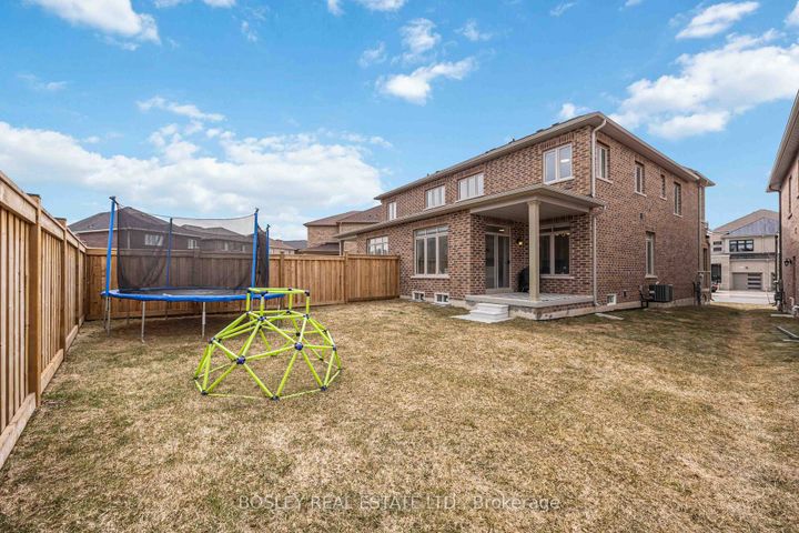 Photo 29 at 29 Ferragine Crescent, Bradford, Bradford West Gwillimbury