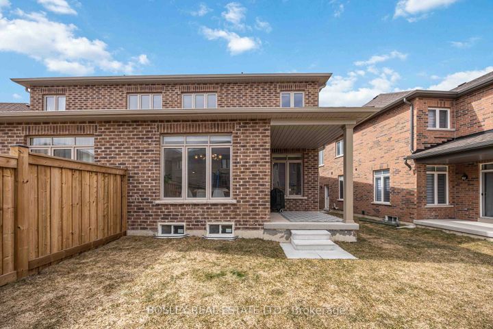 Photo 30 at 29 Ferragine Crescent, Bradford, Bradford West Gwillimbury