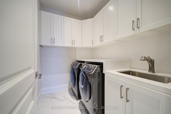 Photo 32 at 476 TENNYSON Drive, WO West, Oakville