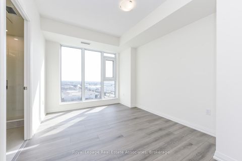 Photo 4 at 1121 - 8960 Jane Street, Concord, Vaughan