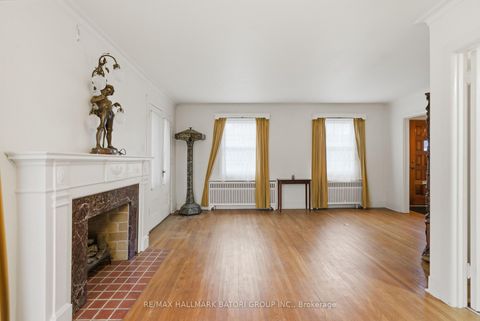 Photo 2 at 18 King Georges Drive, Greenbrook, Toronto