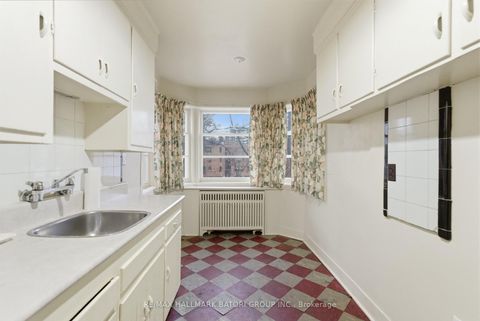 Photo 4 at 18 King Georges Drive, Greenbrook, Toronto