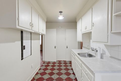 Photo 5 at 18 King Georges Drive, Greenbrook, Toronto