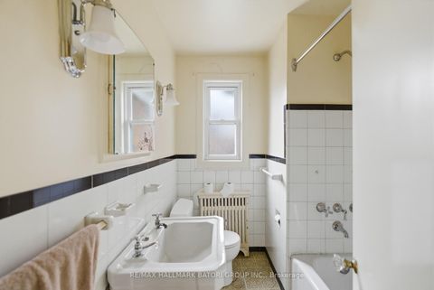 Photo 6 at 18 King Georges Drive, Greenbrook, Toronto