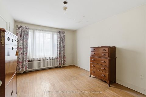 Photo 7 at 18 King Georges Drive, Greenbrook, Toronto