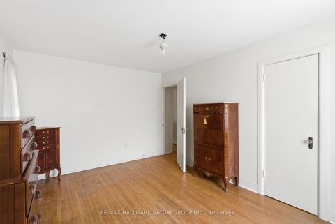Photo 8 at 18 King Georges Drive, Greenbrook, Toronto
