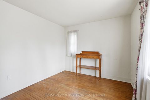 Photo 10 at 18 King Georges Drive, Greenbrook, Toronto