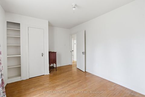 Photo 11 at 18 King Georges Drive, Greenbrook, Toronto