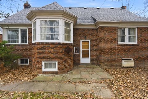 Photo 12 at 18 King Georges Drive, Greenbrook, Toronto