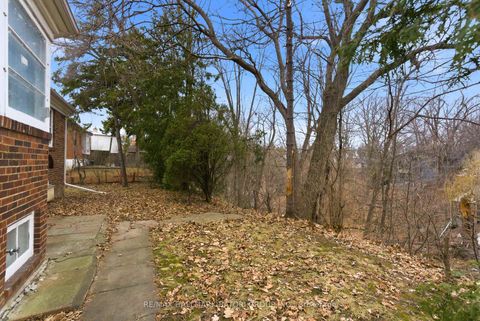 Photo 13 at 18 King Georges Drive, Greenbrook, Toronto