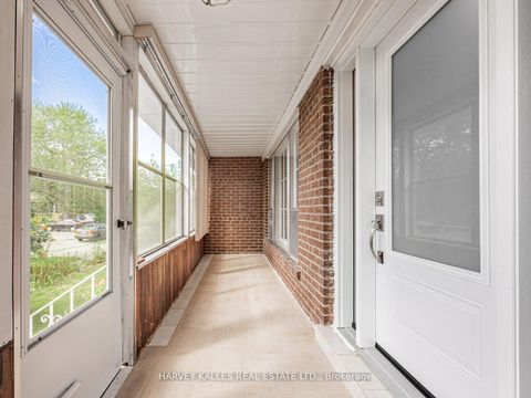 Photo 2 at 205 Vauxhall Drive, Dorset Park, Toronto