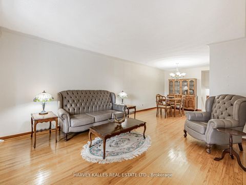 Photo 5 at 205 Vauxhall Drive, Dorset Park, Toronto