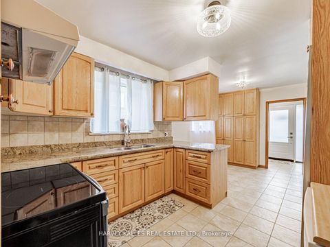 Photo 8 at 205 Vauxhall Drive, Dorset Park, Toronto