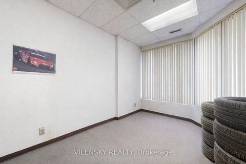 Photo 3 at 33 - 1170 Sheppard Avenue, York University Heights, Toronto