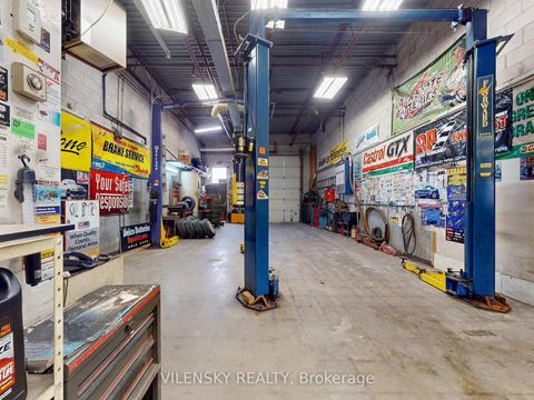 Photo 5 at 33 - 1170 Sheppard Avenue, York University Heights, Toronto