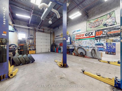 Photo 6 at 33 - 1170 Sheppard Avenue, York University Heights, Toronto