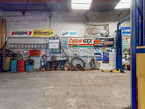 Photo 7 at 33 - 1170 Sheppard Avenue, York University Heights, Toronto