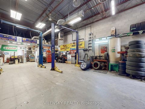 Photo 8 at 33 - 1170 Sheppard Avenue, York University Heights, Toronto