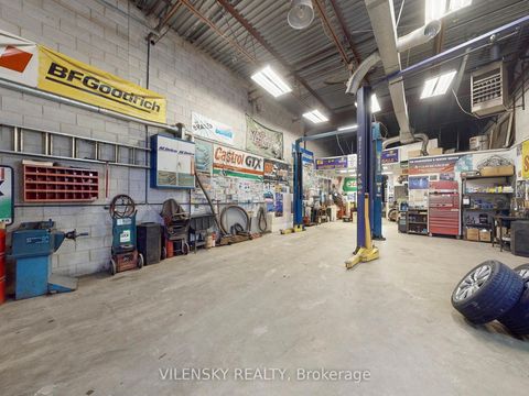 Photo 9 at 33 - 1170 Sheppard Avenue, York University Heights, Toronto