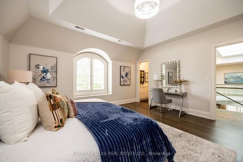 Photo 32 at 14 Sulgrave Crescent, Windfields, Toronto