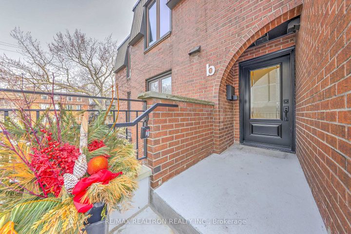 Photo 2 at B - 187 Sherwood Avenue, Mount Pleasant East, Toronto