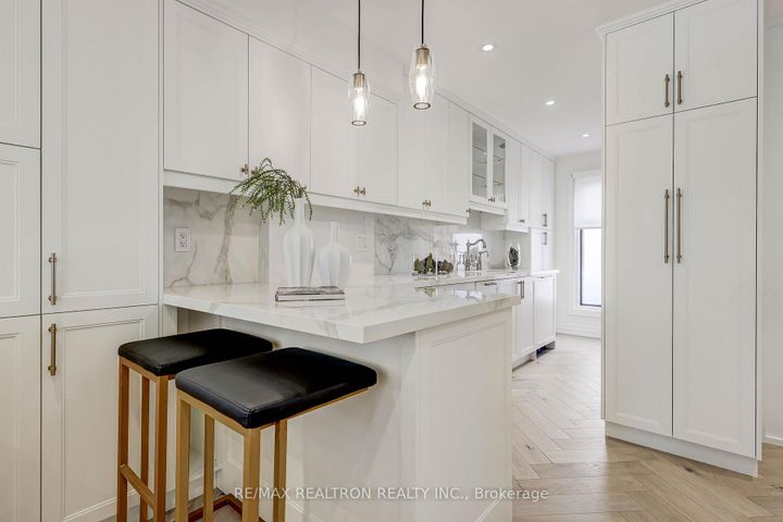 Photo 5 at B - 187 Sherwood Avenue, Mount Pleasant East, Toronto