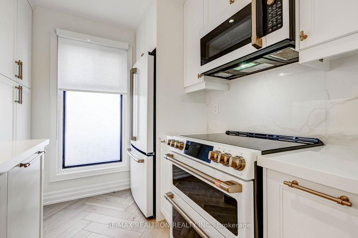 Photo 7 at B - 187 Sherwood Avenue, Mount Pleasant East, Toronto