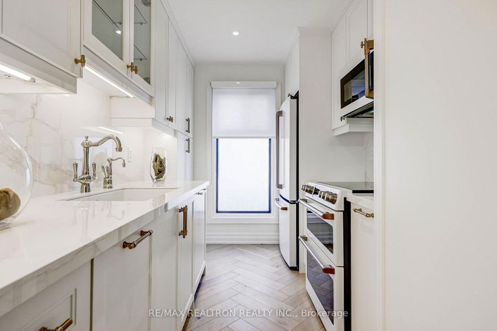 Photo 8 at B - 187 Sherwood Avenue, Mount Pleasant East, Toronto