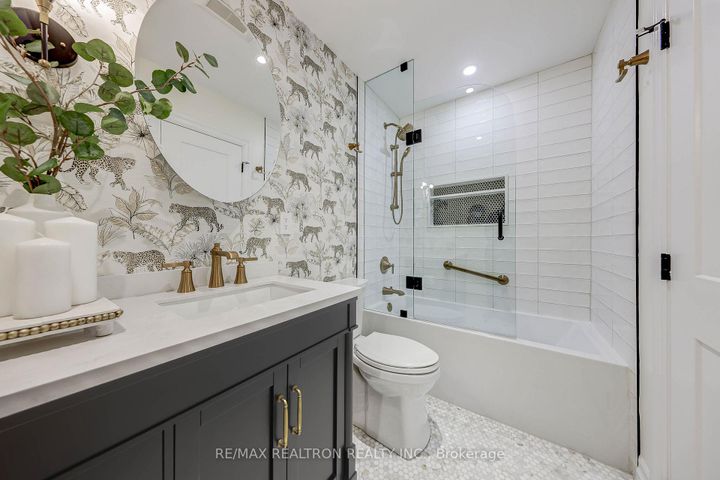 Photo 17 at B - 187 Sherwood Avenue, Mount Pleasant East, Toronto