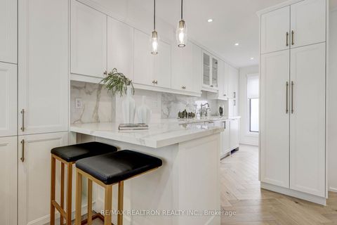 Photo 5 at B - 187 Sherwood Avenue, Mount Pleasant East, Toronto