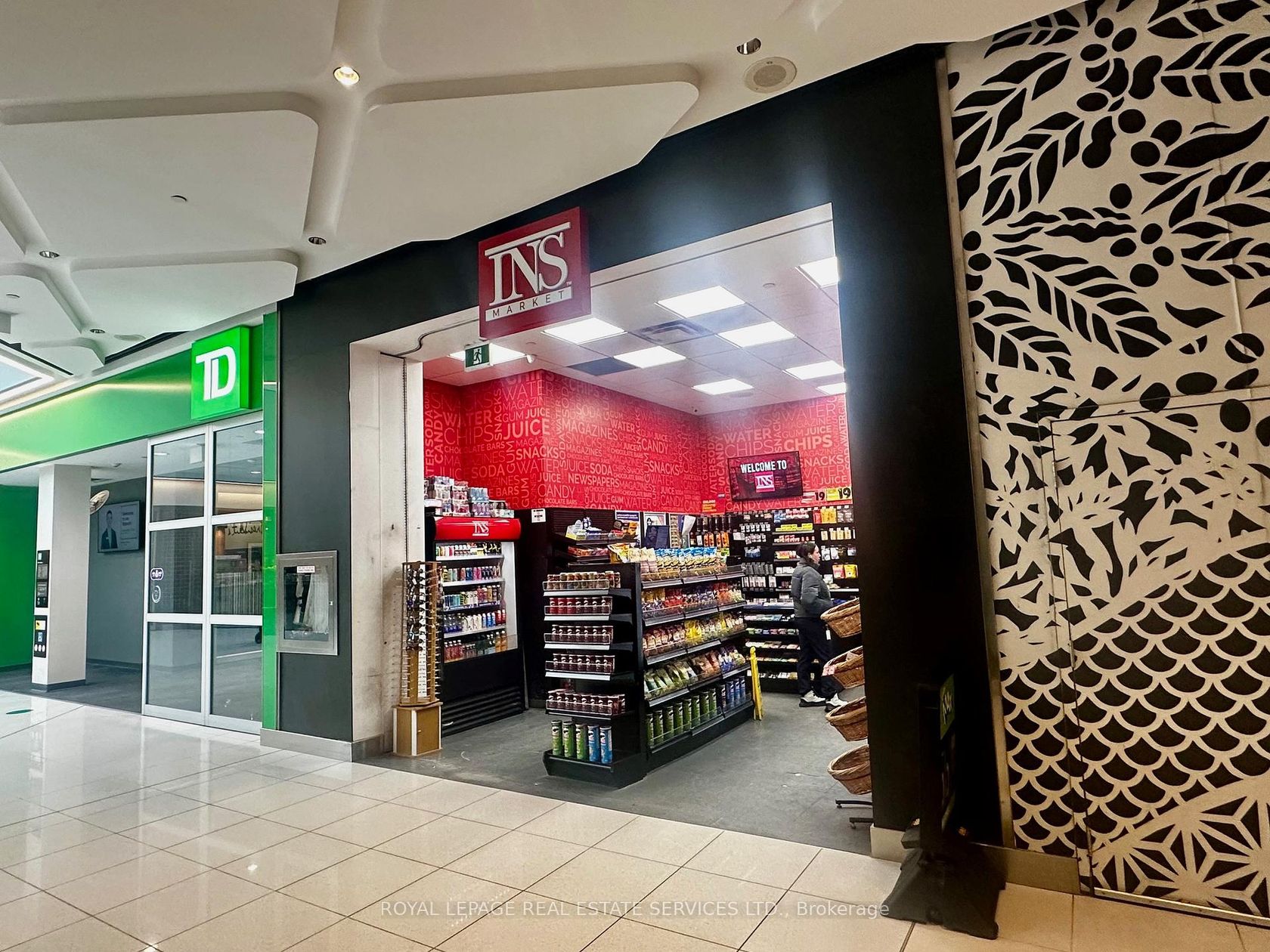 2 St Clair Avenue E, Moore Park, Toronto photo number 2