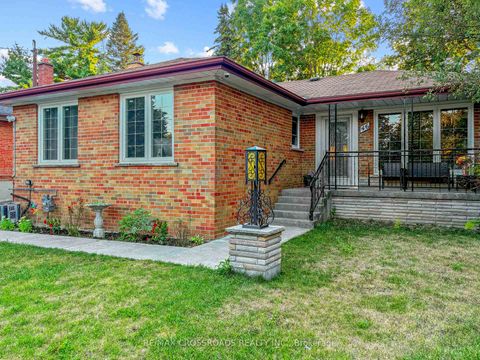 Photo 2 at 46 Ronway Crescent, Woburn, Toronto